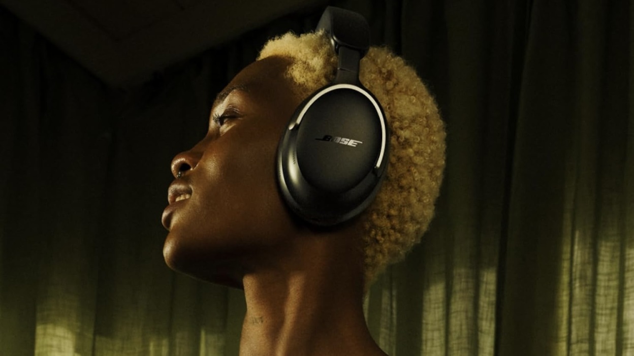 Data collection interface displaying key market research insights and analytics dashboard